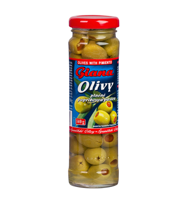 Španielske zelené olivy plnené paprikovou pastou v slanom náleve 